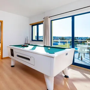 Appartement Penthouse 160sqm Wide Terraces Pool View & Private Hot Tub & Parking, Albufeira